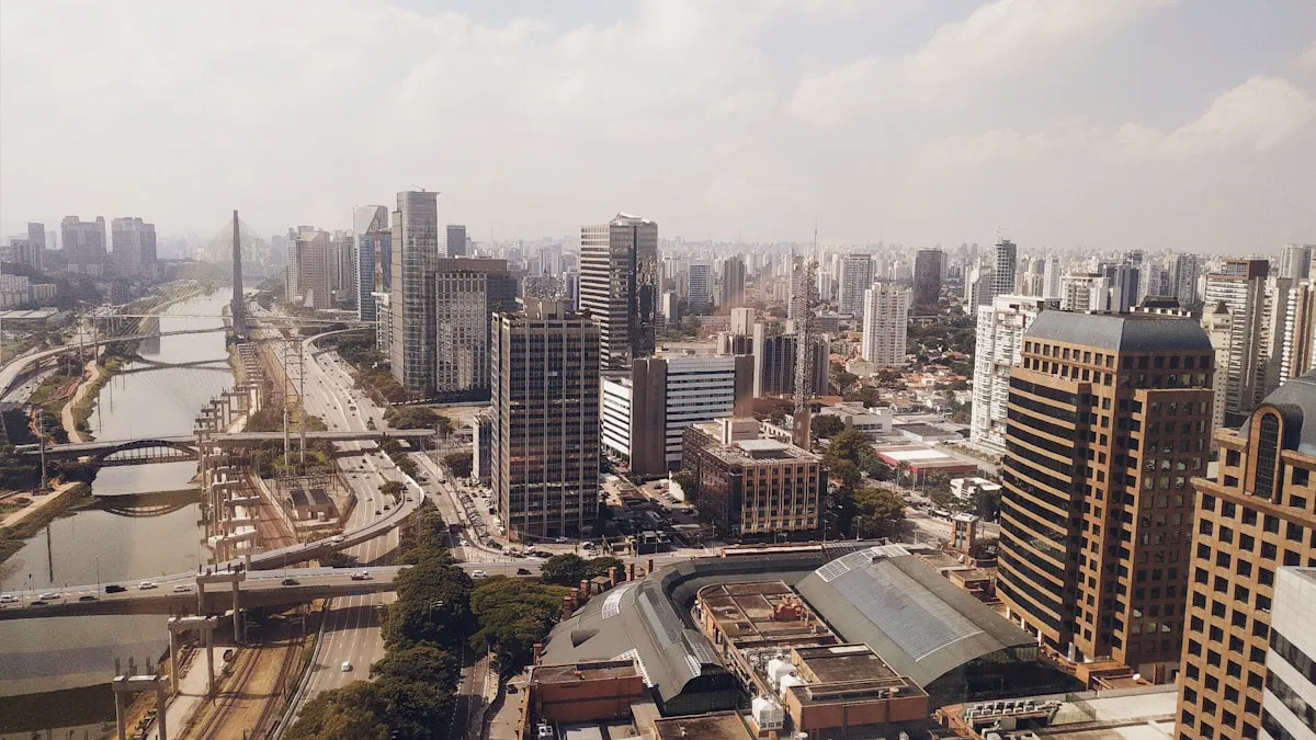 Vista de Jacareí com foco em pequenos negócios locais ranqueando no Google